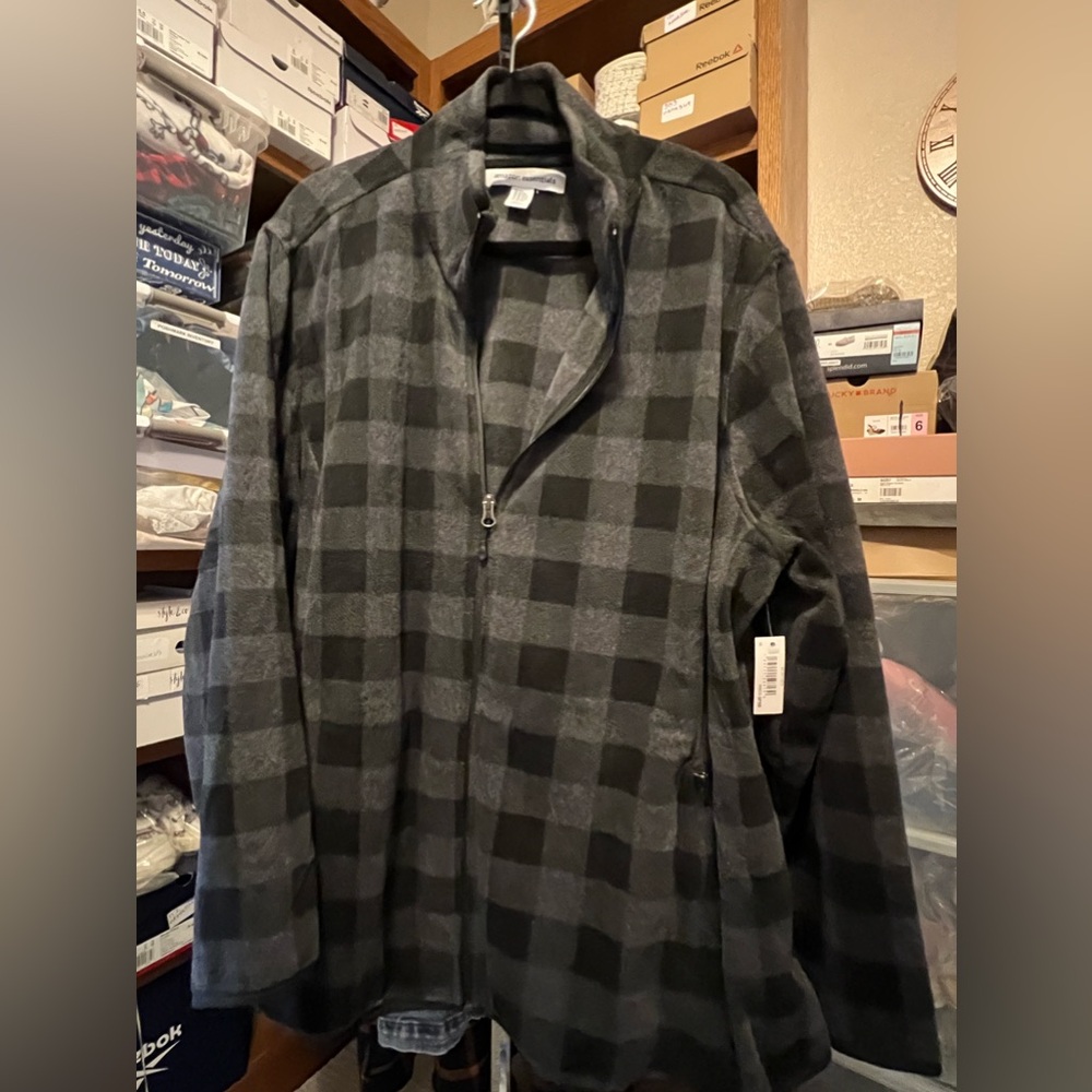 Nwt: Amazon Essentials 4x Fleece Zippered Pocket … - image 1